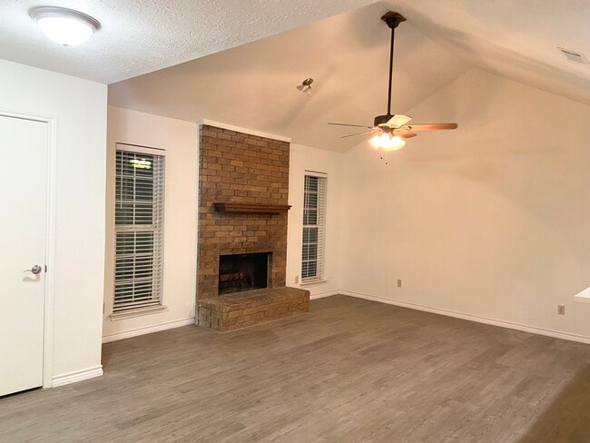 Photo - 2121 Stone Moss Ln House