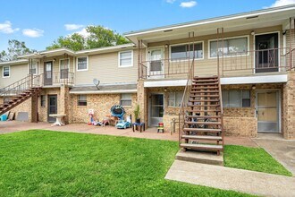 Building Photo - 2729 Main St Building Photo - 2729 Main St