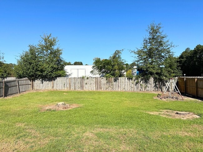 Foto del edificio - 4303 Pineview Ln