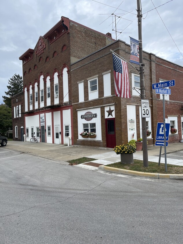Primary Photo - 104 W Main St