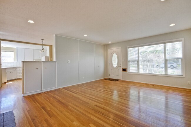 Photo - Awesome Home Located in a Quiet Tree Line ...