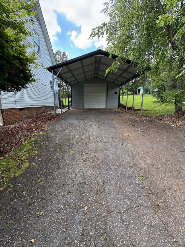 Building Photo - Lovely 3 Bedroom 2 Bath Home in Easley!!