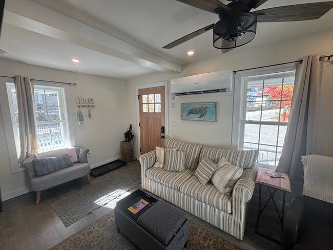 Building Photo - 1 Simpson Ave