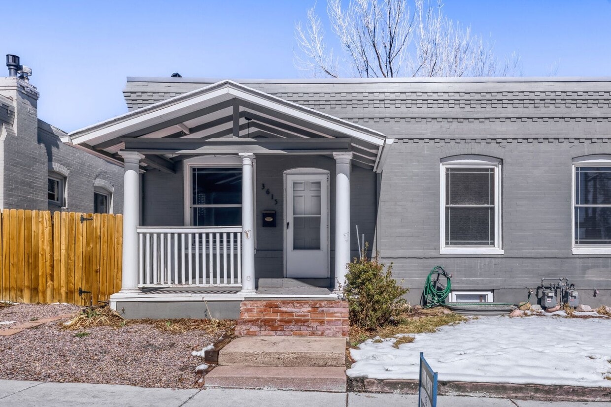 LOCATION LOCATION!! Beautiful 2-bed 1-bath duplex located in the highly desirable West Highlands ... - LOCATION LOCATION!! Beautiful 2-bed 1-bath duplex located in the highly desirable West Highlands ...