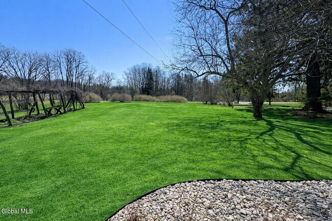 Foto del edificio - 675 Mac Elroy Rd