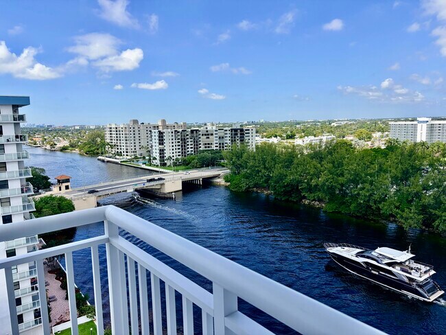 Foto del edificio - 1505 N Riverside Dr
