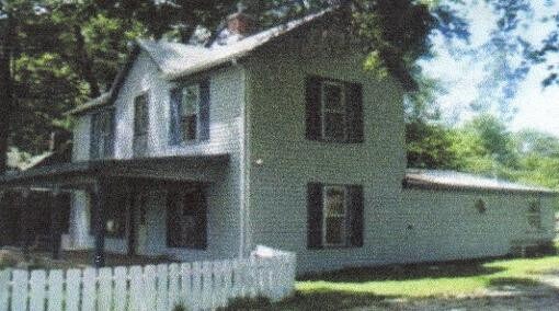 Foto principal - LOCKWOOD - Large 2 Story Home with Firepla...