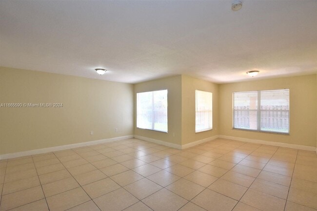 Building Photo - 1095 SW 135th Pl