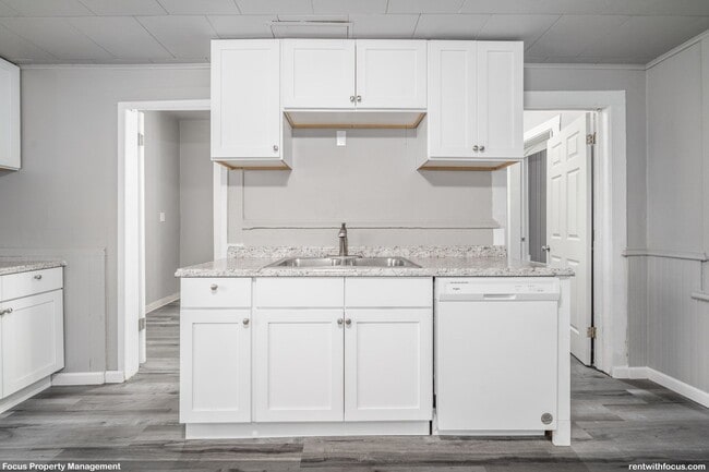 Building Photo - 213 Manitowoc St