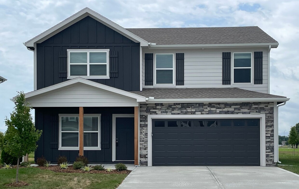 Foto principal - New construction! 4 bedroom home in Blue S...