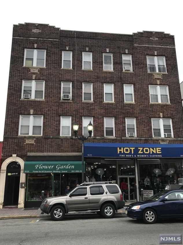 Primary Photo - 5121 Bergenline Ave