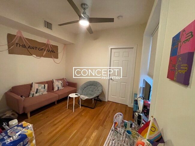 Foto del edificio - 1027 Tremont St