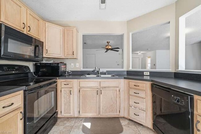 Building Photo - 5217 Heathglen Cir