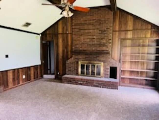 Building Photo - House For Rent