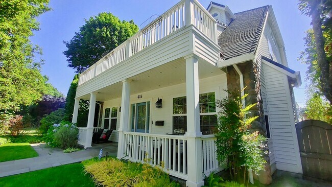 Building Photo - **$1000 OFF FIRST FULL MONTHS RENT** Beaut...