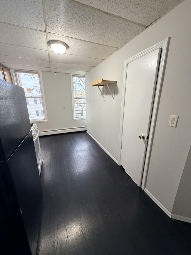 Building Photo - 213 Webster Ave