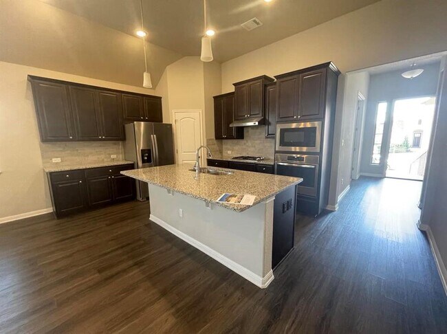 Building Photo - 415 Founders Ridge