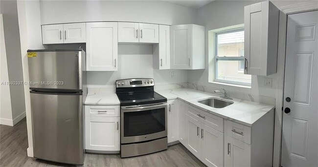 Building Photo - 1539 NW 8th Ave