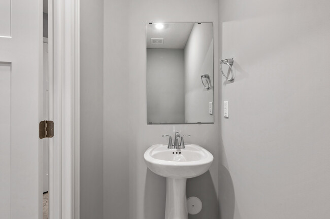 Building Photo - 10889 Everest Pl N