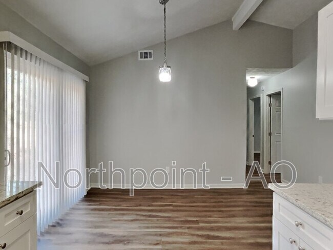 Building Photo - 2443 Leslie Brook Dr
