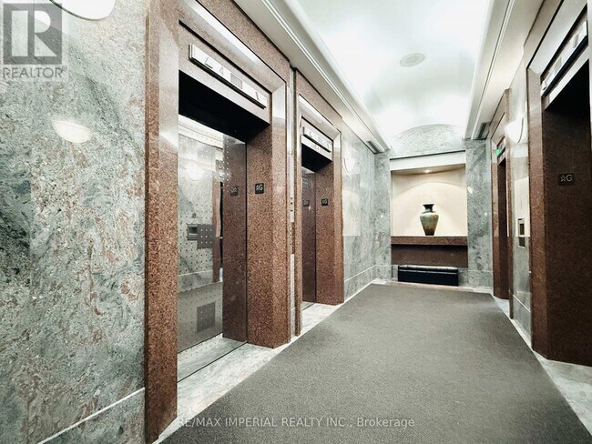 Building Photo - 24 Wellesley St W