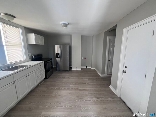 Building Photo - 144 Clark St