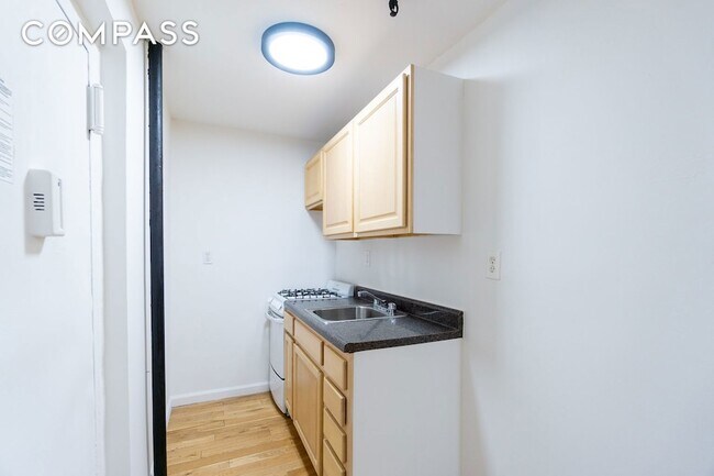 Foto del edificio - 320 W 20th St