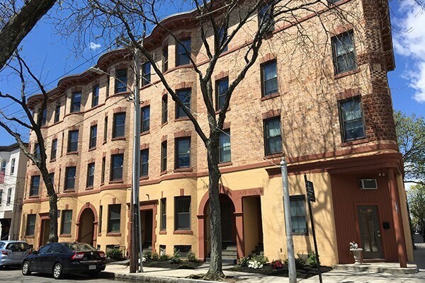 Building Photo - 113 Willow St