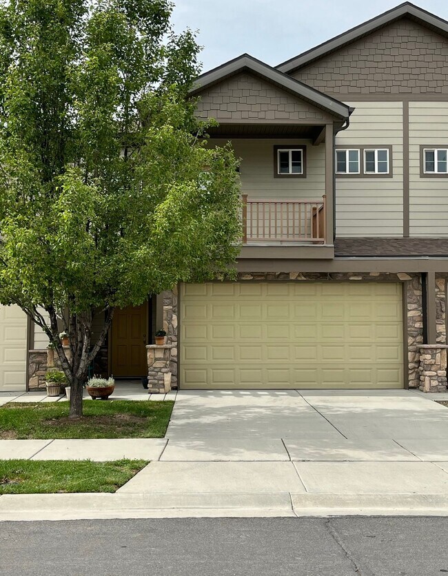 Building Photo - 825 Jordan Oaks Ct
