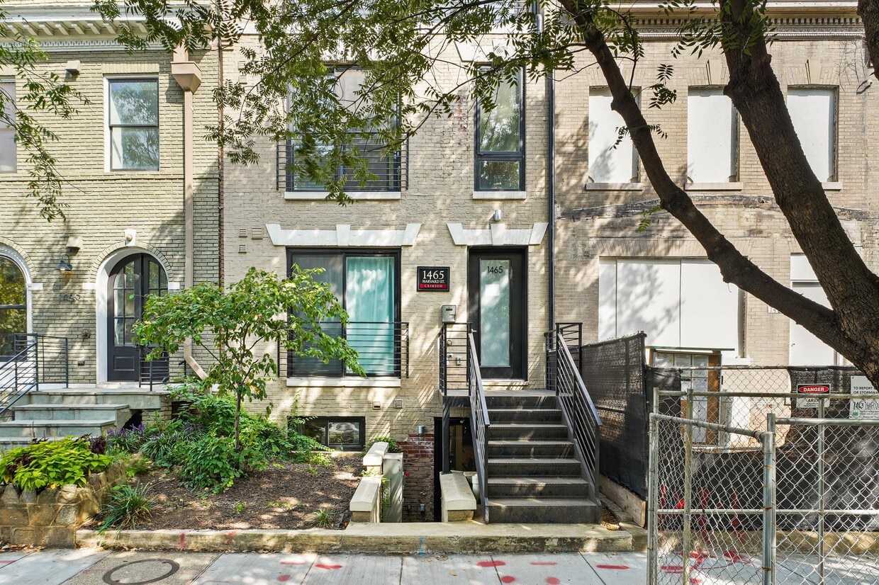 Primary Photo - 1465 Harvard St NW