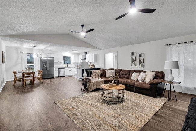 Building Photo - 6881 Hickory Hollow Dr