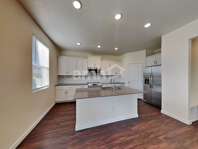 Building Photo - 9523 W Shumard St