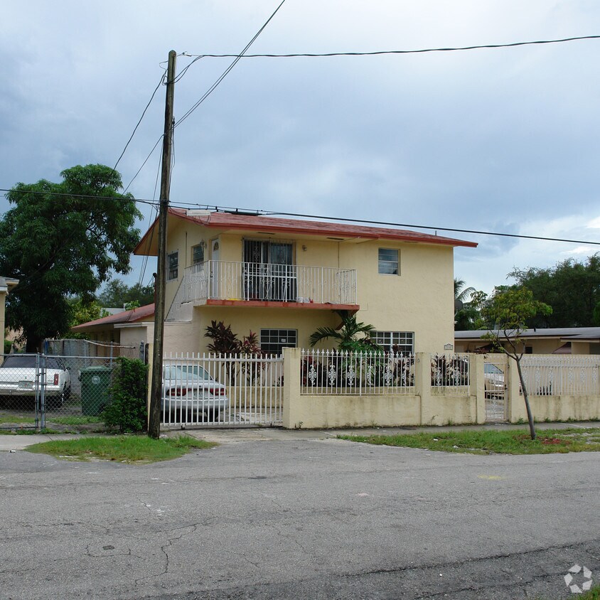 Building Photo - 150 NE 70th St