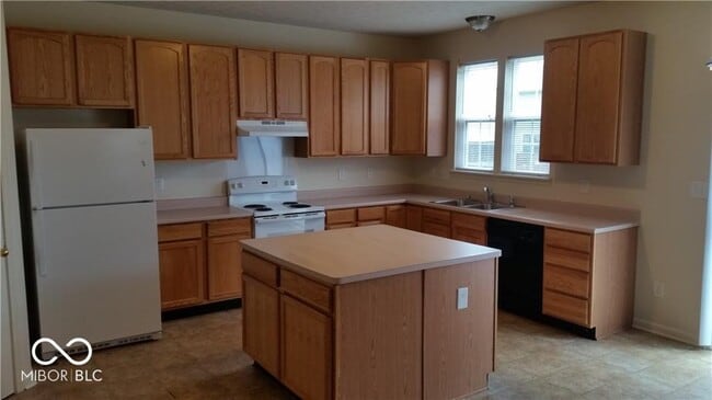 Building Photo - 3152 Hidden Pine Dr