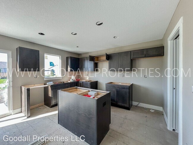 Foto del edificio - 5 br, 3.5 bath House - 300 NW Morgan Ct