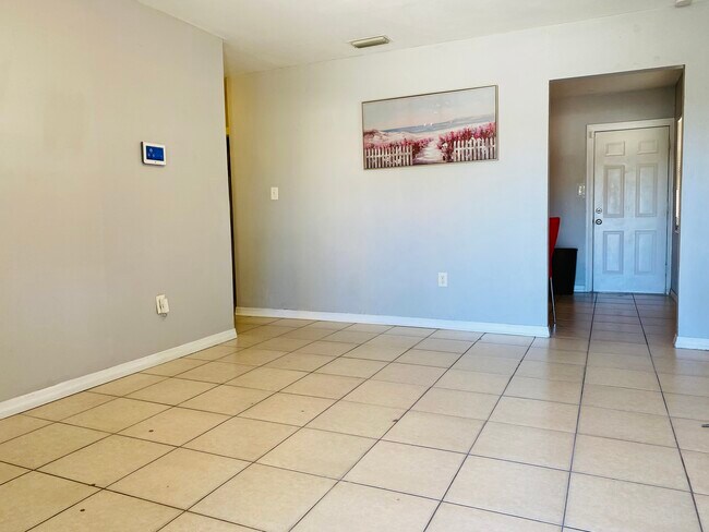 Sala de estar | Comedor combinado - 4410 N 40th St