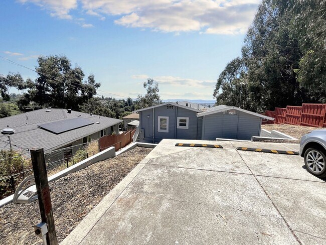 Foto del edificio - Modern 2B/1B House in Oakland Hills