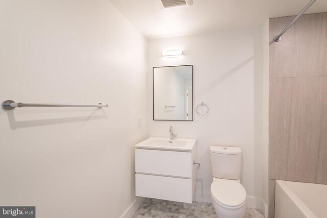 Building Photo - 2101 Washington Ave