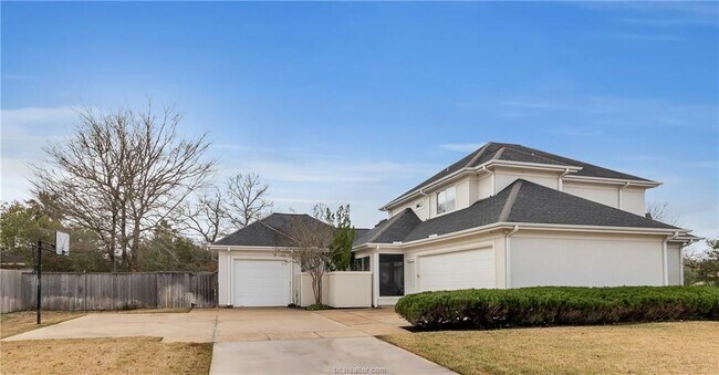 Building Photo - 1122 Royal Adelade Dr