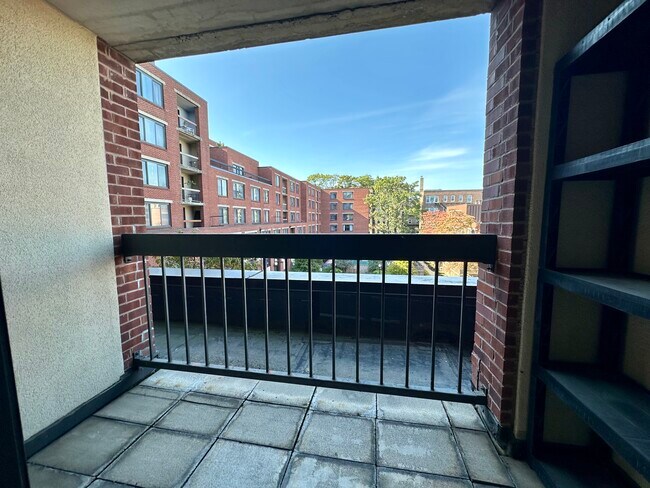 Foto del edificio - 85 Brainerd Rd