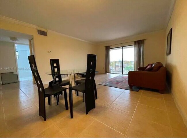 Foto del edificio - 10431 N Kendall Dr