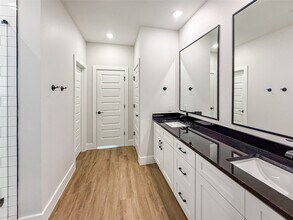 Building Photo - 5601 Mobeetie Lp