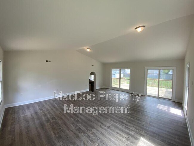 Building Photo - 466 Rolando Drive