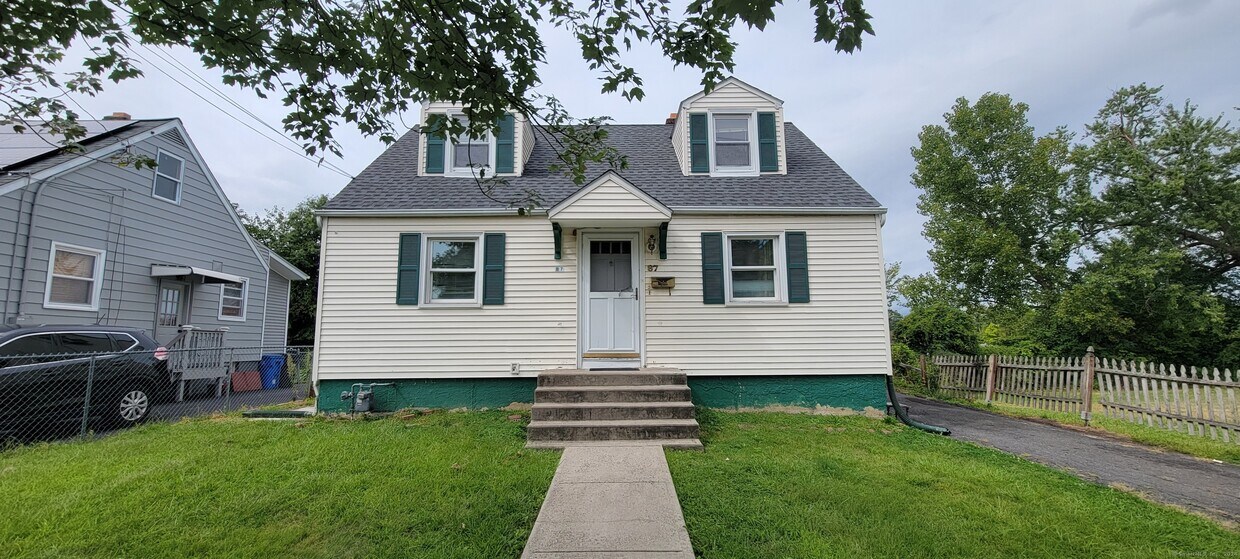 Primary Photo - 87 Ellington St