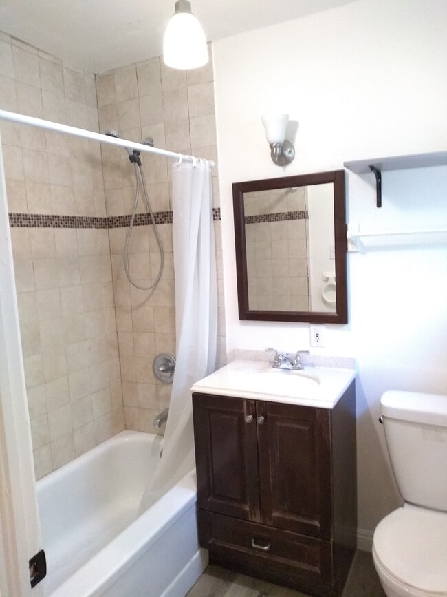 Building Photo - 4635 N 11th Pl