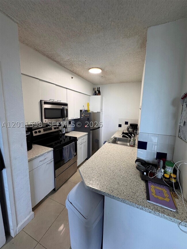 Foto del edificio - 1500 Bay Dr E