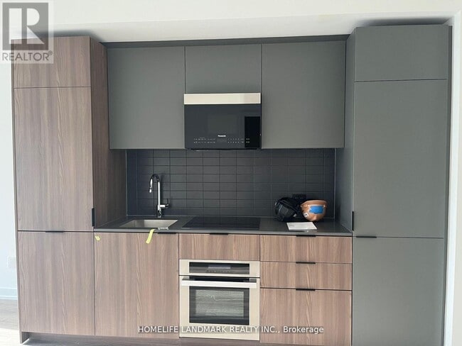 Photo du bâtiment - 28 Eastern Ave