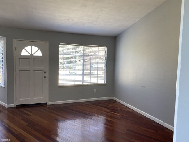 Building Photo - 2 br, 2 bath Townhome - 106 Costero Aisle 106