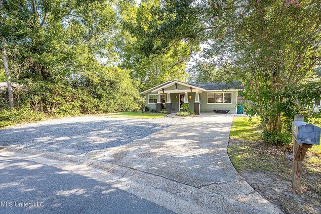 Building Photo - 131 Lafayette Cir