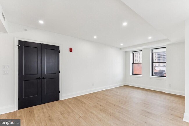 Building Photo - 135 S 19th St